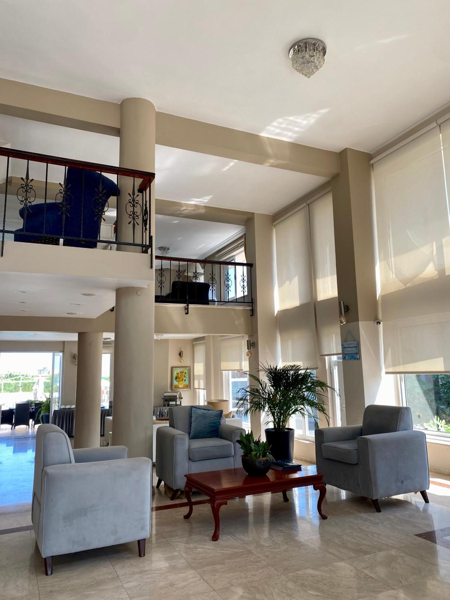 The Prince Inn Hotel & Villas Agios Georgios  Buitenkant foto