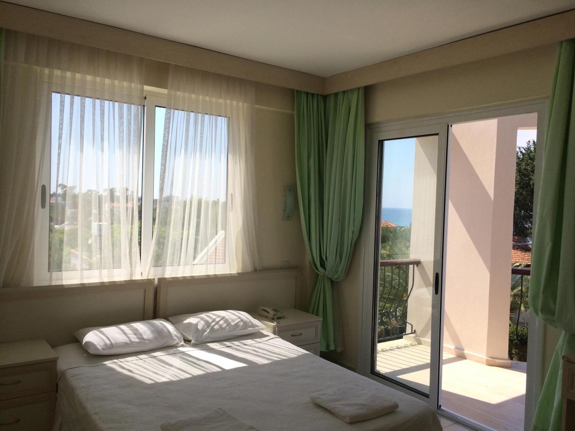 The Prince Inn Hotel & Villas Agios Georgios  Buitenkant foto