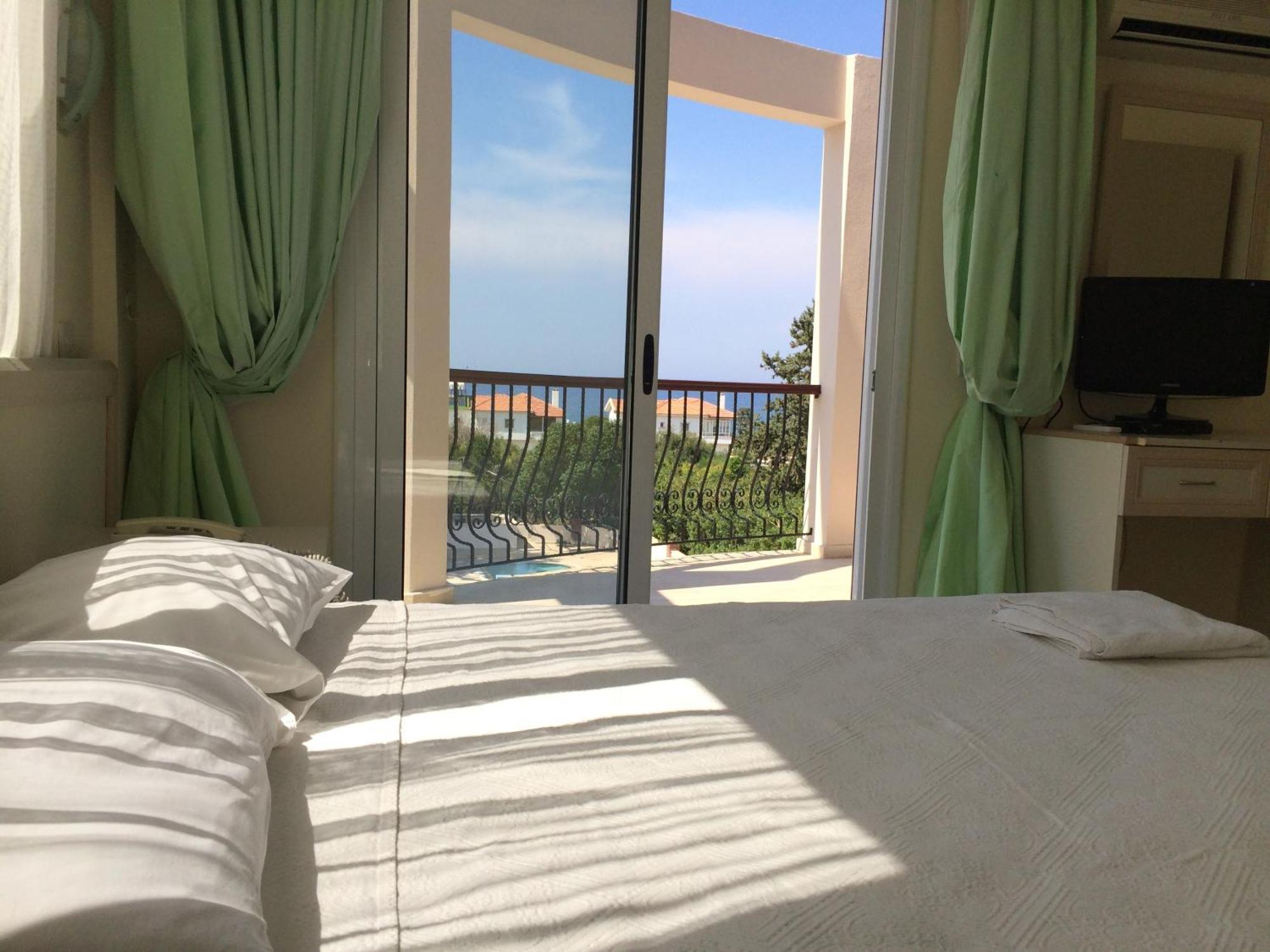 The Prince Inn Hotel & Villas Agios Georgios  Buitenkant foto