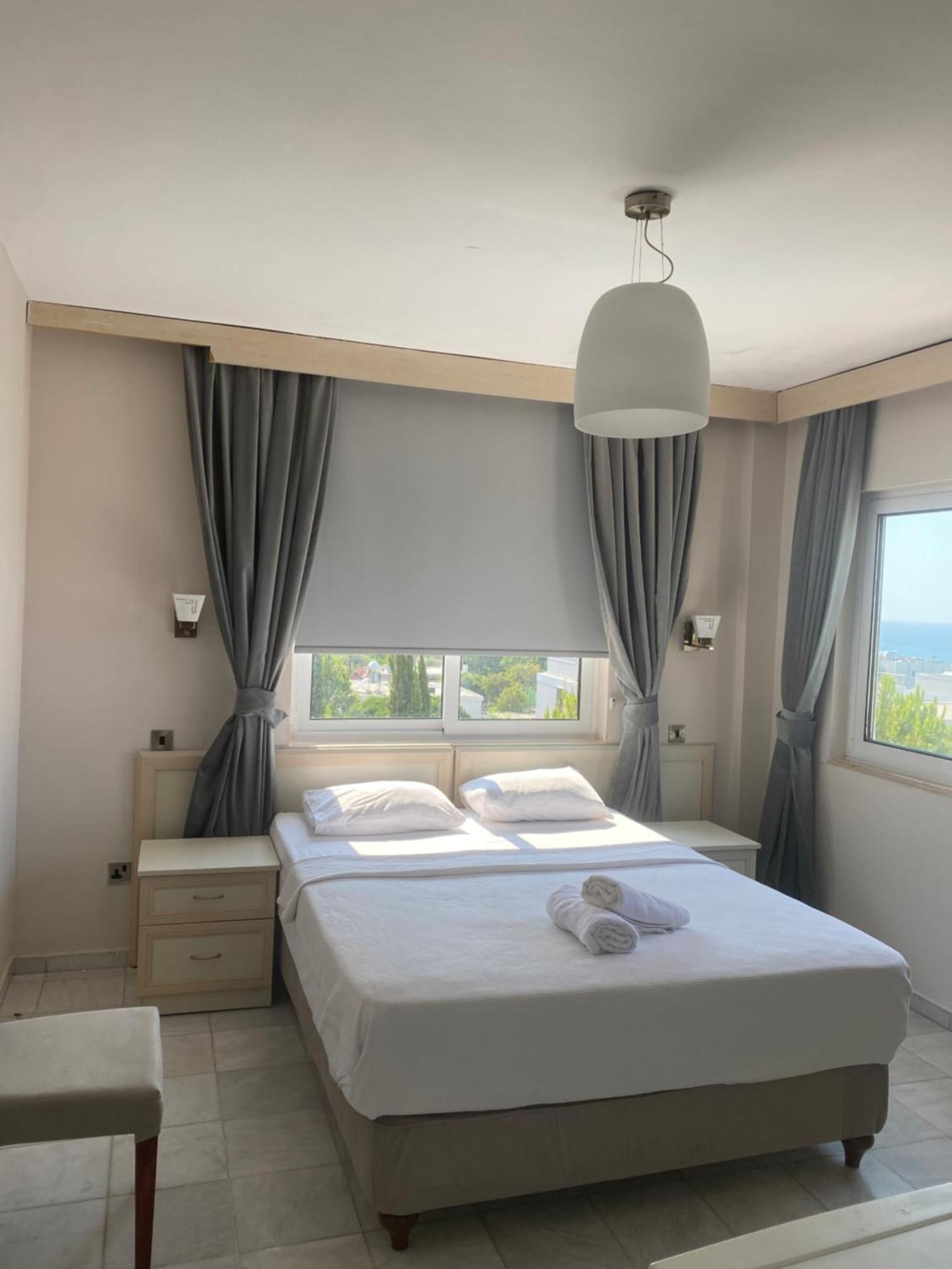The Prince Inn Hotel & Villas Agios Georgios  Buitenkant foto