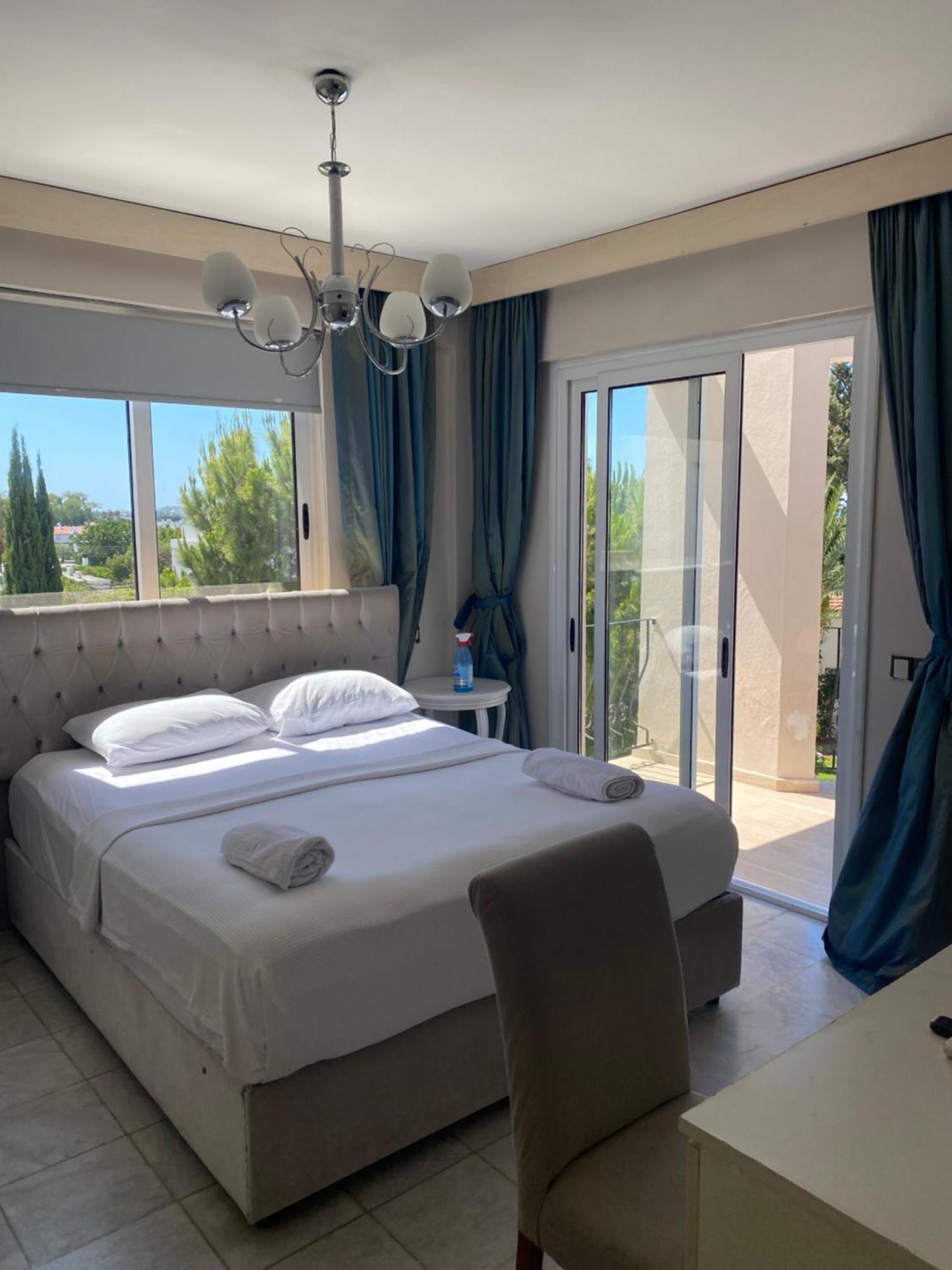 The Prince Inn Hotel & Villas Agios Georgios  Buitenkant foto