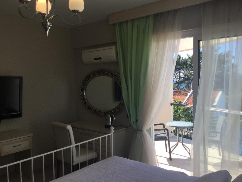 The Prince Inn Hotel & Villas Agios Georgios  Buitenkant foto